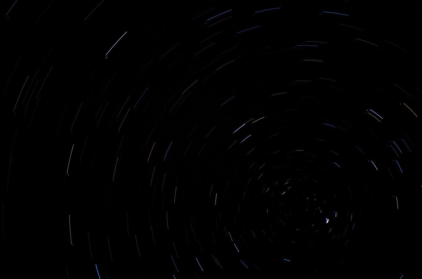 Concentric star trails around the north celestial pole with Polaris as a short bright arc