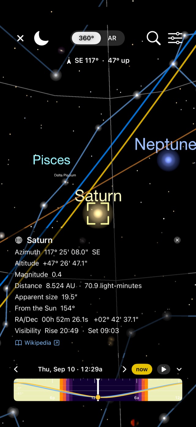 360° sky view with Saturn selected and its full readout: azimuth, altitude, magnitude 0.4, distance 8.5 AU, rise and set